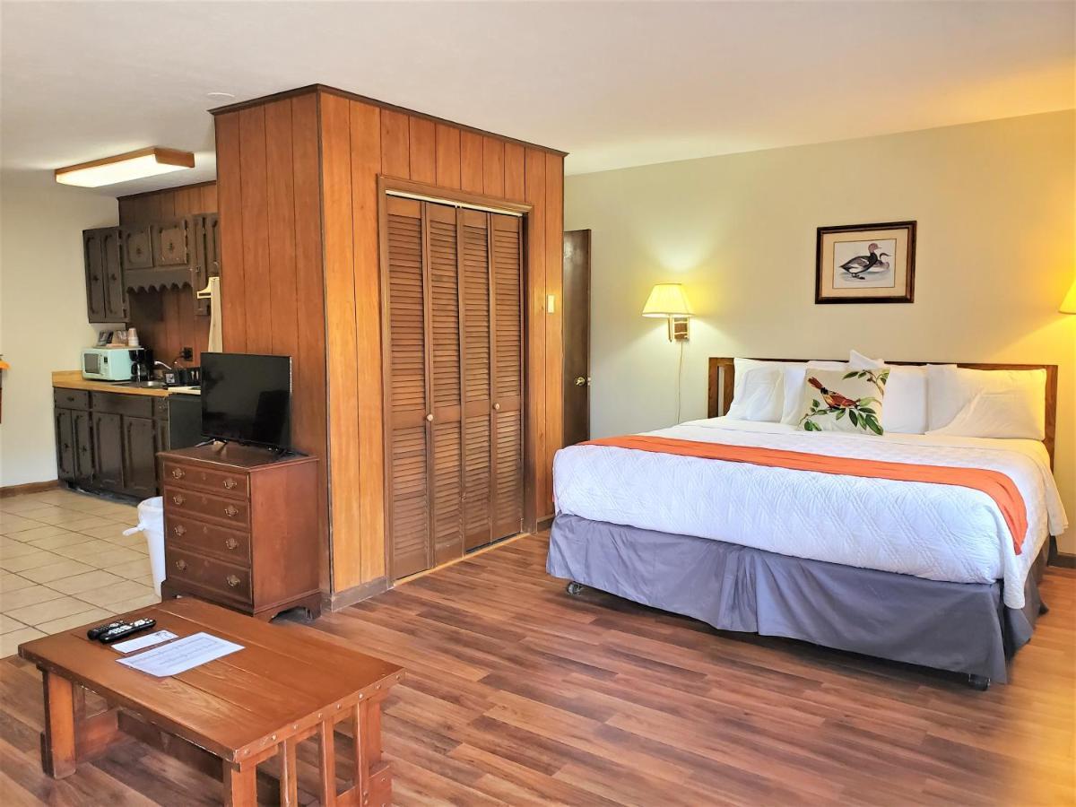 Meadowlark With Restaurant & Bar 2*