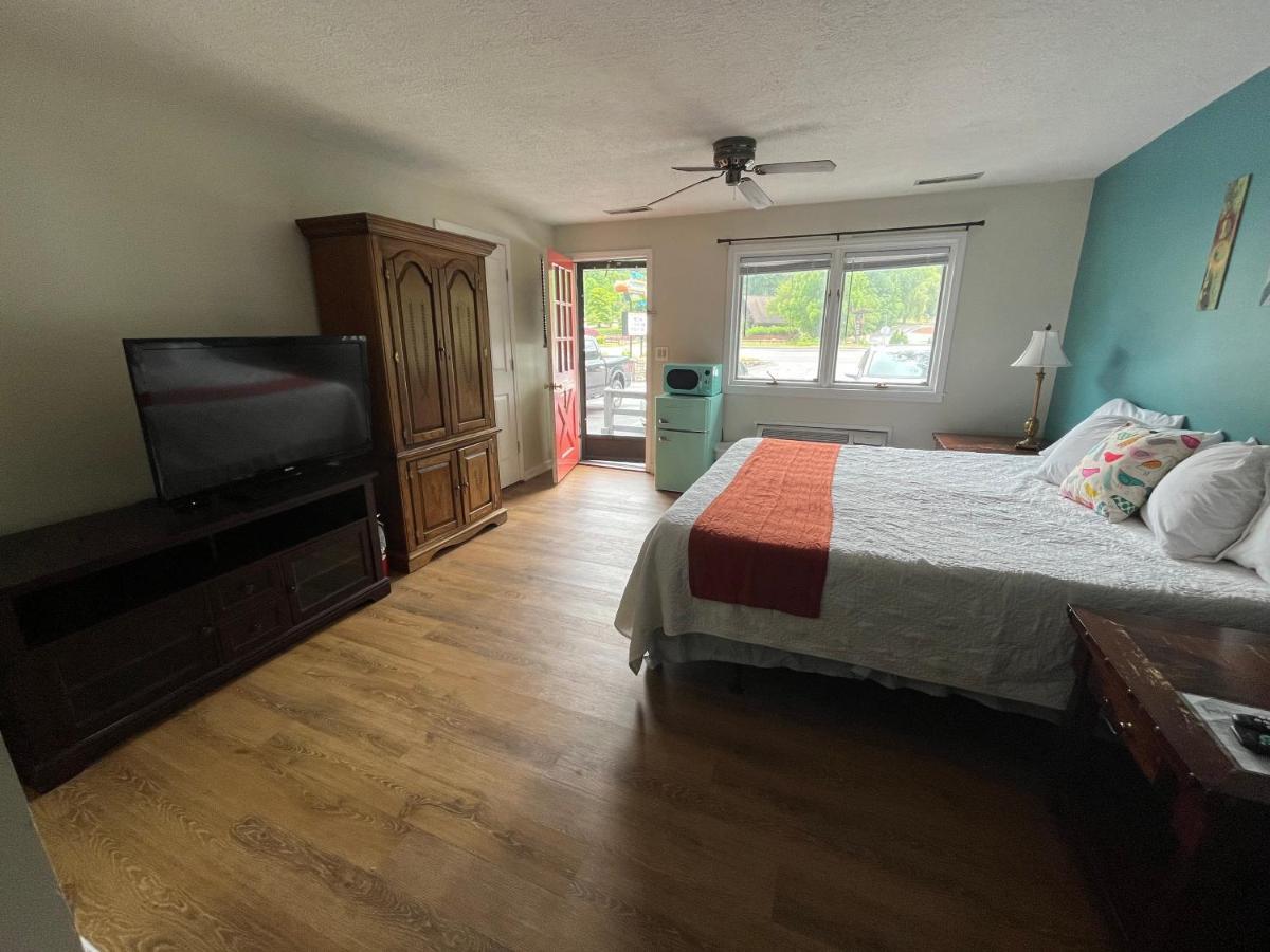 Meadowlark Hotel 2*